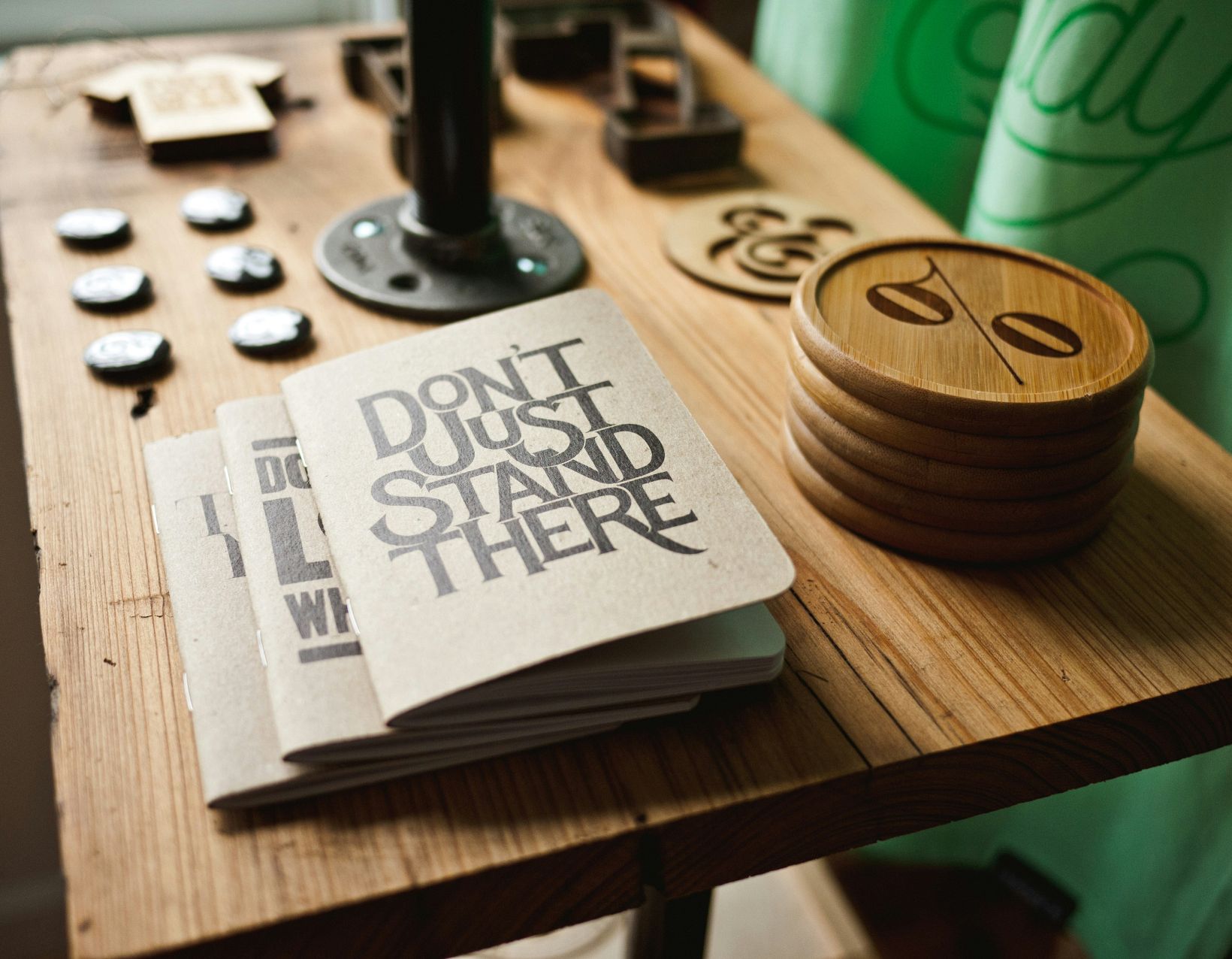 Skab synlighed og styrk din virksomheds brand med vores omfattende udvalg af merchandise og tekstiltryk...