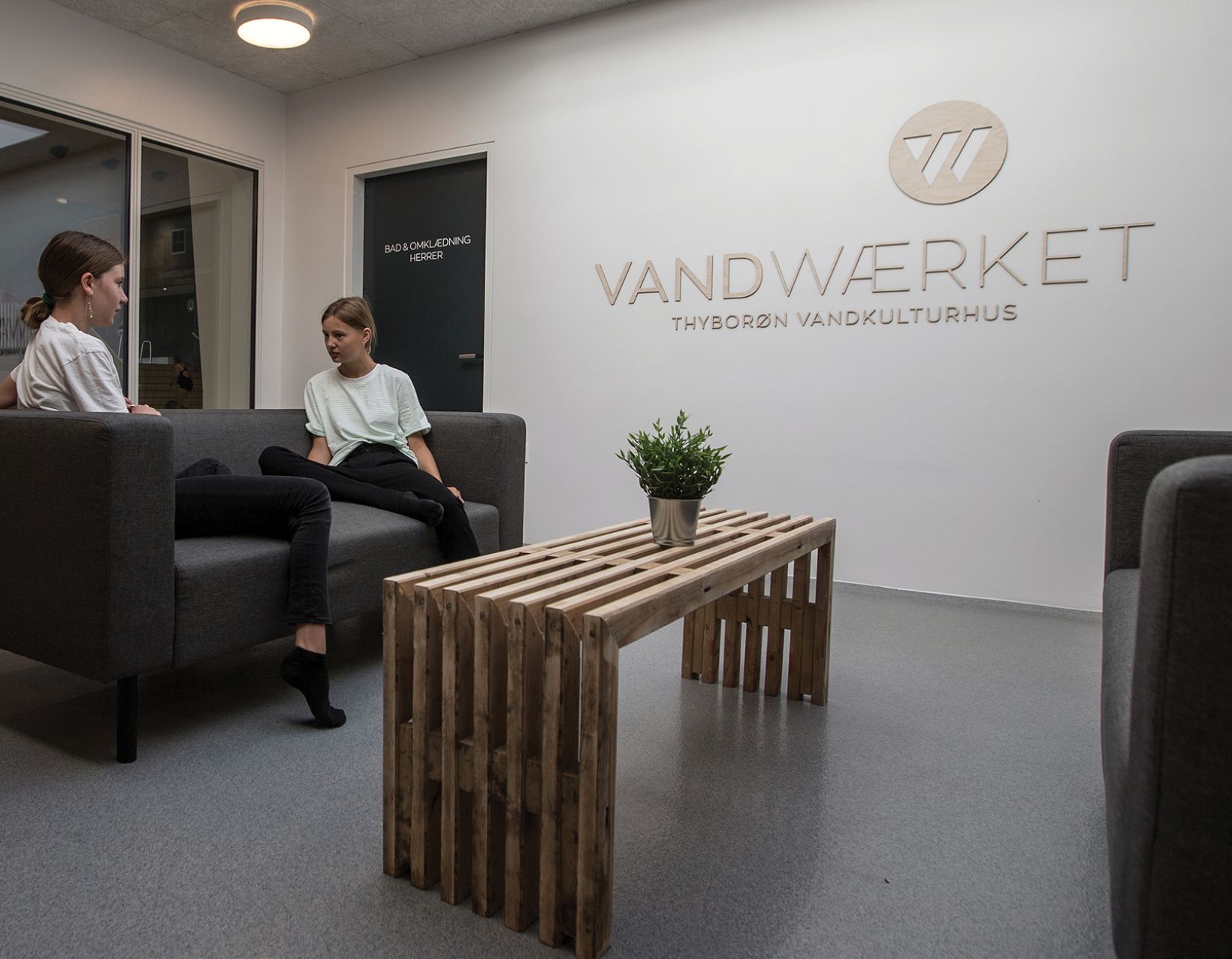 Grafisk Tryk har lavet logo til Wærket samt skiltning og diverse tryksager...