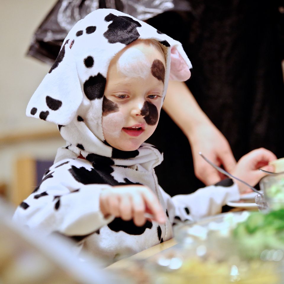 Lemvig Kirke giver mulighed for, at aleneforældre kan få et sådant nyt netværk gennem spisefællesskabsaftener.