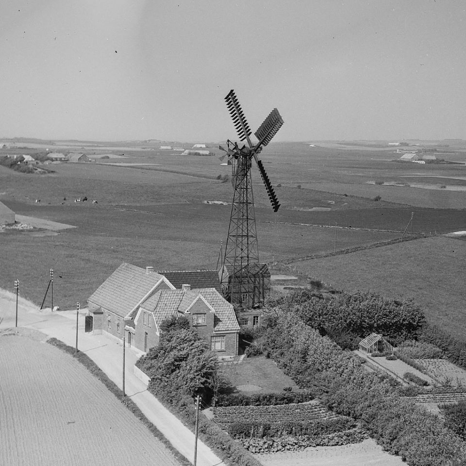 Familiefirmaet Lomborg Installationsforretning har i 100 år sørget for, at der er strøm i el-ledningerne i Lomborg og omegn.