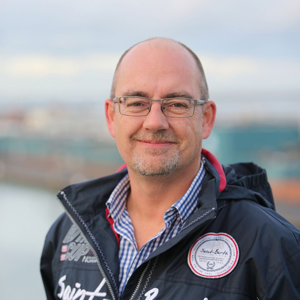 Opgaver med vind, olie og gas i Nordsøen vil i de kommende år præge havnene i Thyborøn og Hvide Sande, som derfor søger tættere samarbejde.