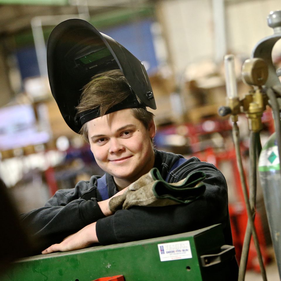 Jyske virksomheder er særligt gode til at tage lærlinge ind, og det er med til at gøre det er muligt at tage en uddannelse som ung og stadig blive boende i sit lokal-område.