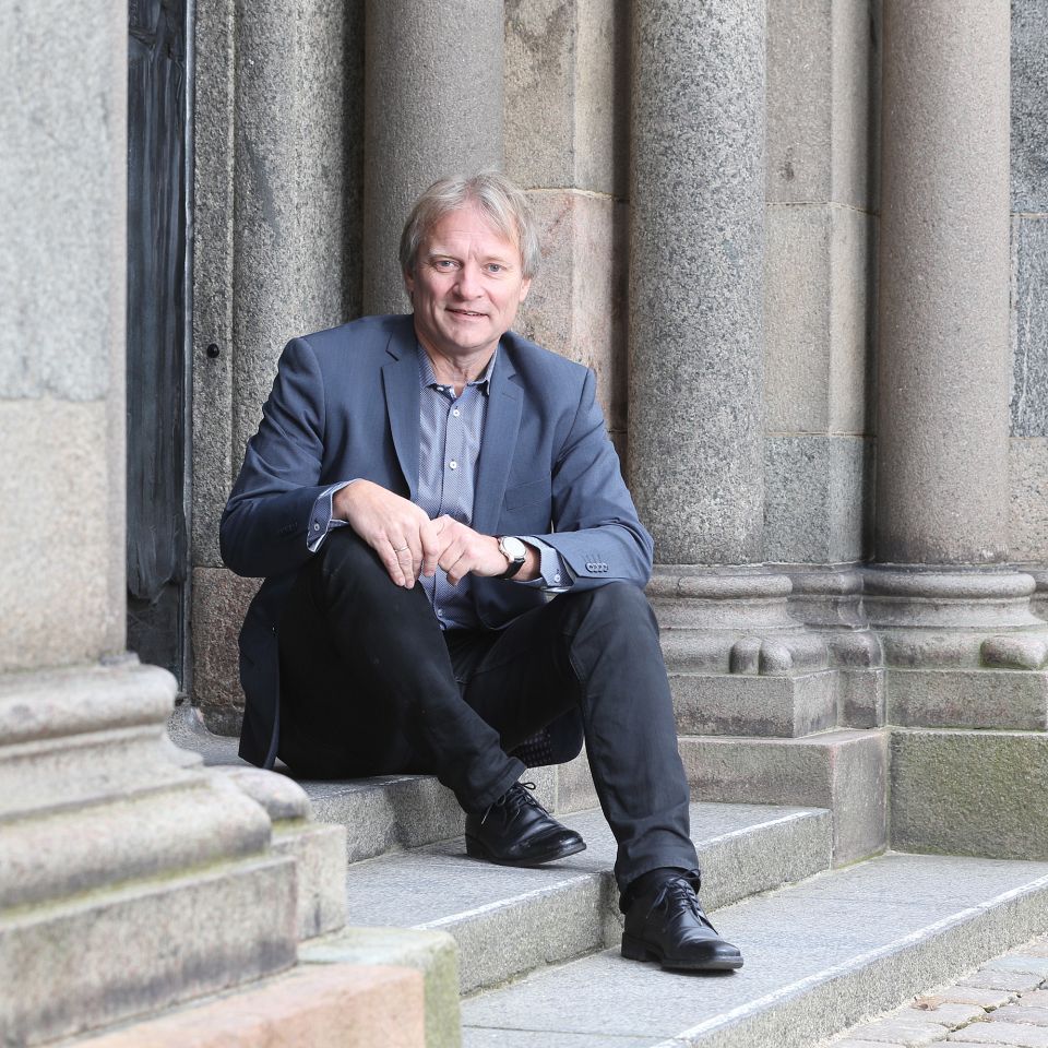 Biskop Henrik Stubkjær, Viborg Stift, er levende optaget af Folkekirkens rolle i hverdagslivet på landet