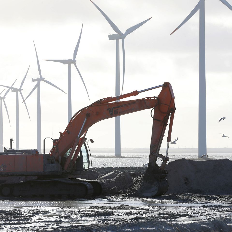 Vækst på alle fronter udvider og forandrer markant Thyborøn Havn, hvor der blandt andet investeres millioner i kajanlæg, kølerum, færge og flydedok 