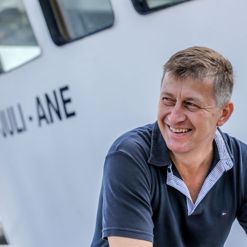 En fiskeskipper, en fiskeeksportør og en flamingokasse med is i Hvide Sande har gjort spiesfiskens vej fra hav til tallerken kortere. 