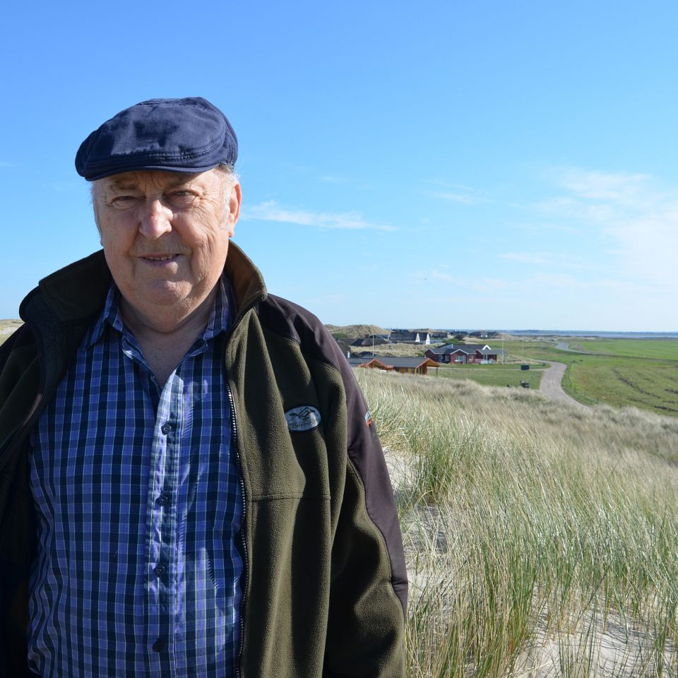 Leif Tarbensen fortsætter slægtens kamp for at holde vand og sand væk fra ejendommene ved Houvig, nord for Søndervig.