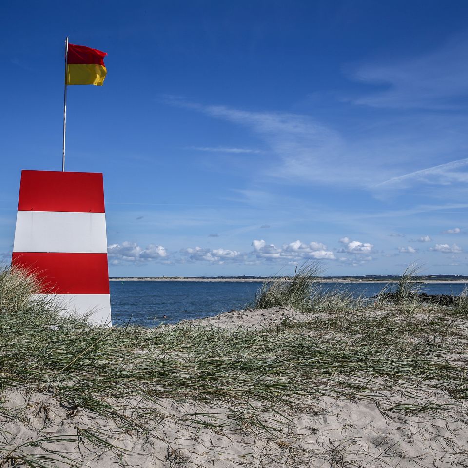 Første sommer med kystlivreddere på stranden i Thyborøn har sikret tryghed og gode vilkår for den varme sommers mange badegæster.