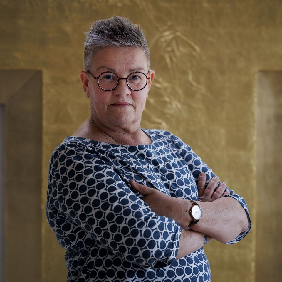 I 2026 er det 40 år siden, at Elin Nilsson etablerede dette kulturcenter på en gammel strandfogedgård i den sydlige udkant af Fjaltring...