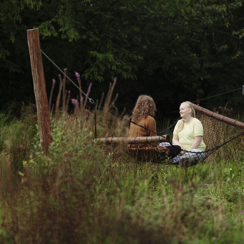 Bæredygtighed og handlekraft trives på hf i Nørre Nissum. Høns, kaniner, regnvandstønder og grøn kantinemad er skridt på en fælles vej.