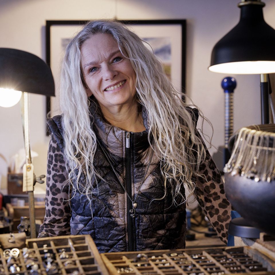 Handelslivet i både Lemvig og Thyborøn er kendetegnet ved en lang række specialbutikker, hvor man møder indehaveren bag disken...