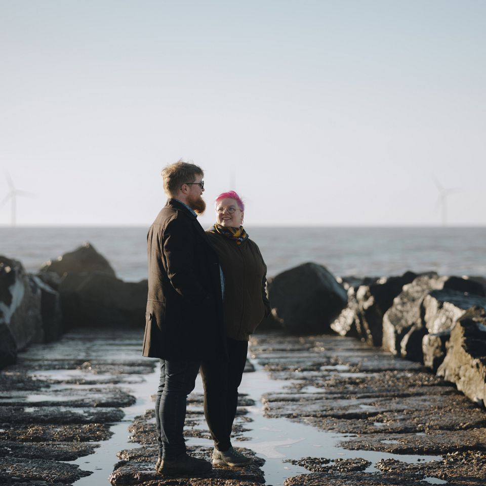 Hans job trak parret til Lemvig, og finder de det rette hus - og en sushibar - har de et stort ønske om at slå rødder