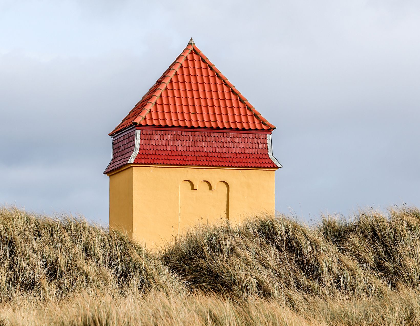 Det gule tårn i Thyborøn fotograferet af Henrik Vinther Krogh